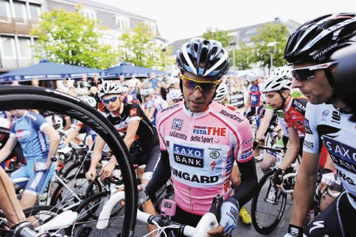 Contador no estará en el Giro a Italia. No irá en el 2012. AP.