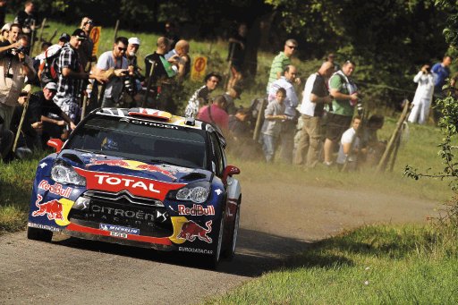  Loeb lidera el Rally. El piloto francés Sebástien Loeb conduce su Citroen.EFE.