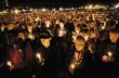 Amigos: Hombre que mat&#x00F3; a polic&#x00ED;a en Virginia no era violento. Los miembros de la comunidad de Virginia Tech celebraron una vigilia con velas en honor al oficial que falleci&#x00F3;. AP.