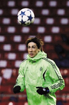 Torres buscar&#x00E1; su primer gol con el Chelsea. Reuters.