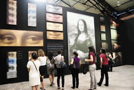  Exaltan valor did&#x00E1;ctico y arte  Cientos visitaron ayer la exposici&#x00F3;n de Da Vinci