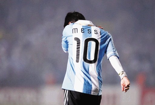 Lio Messi mejor ni se asomó. Messi resiente que la afición argentina no lo acepte. Su bajo rendimiento es notable en la Copa América. Reuters.