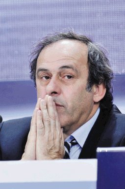 Platini sigue al frente de la UEFA 