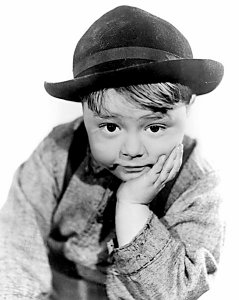 George McFarland. En 1931, una tía lleva su foto y luego es llamado para un “casting” y en 1950 es presentador de “Spanky"s Clubhouse”. Fotos: tomadas de la Web.