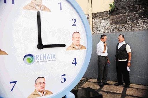  Reloj gigante alerta  muertes por tabaco    Sonar&#x00E1; una alarma cada 2 horas y 40 minutos