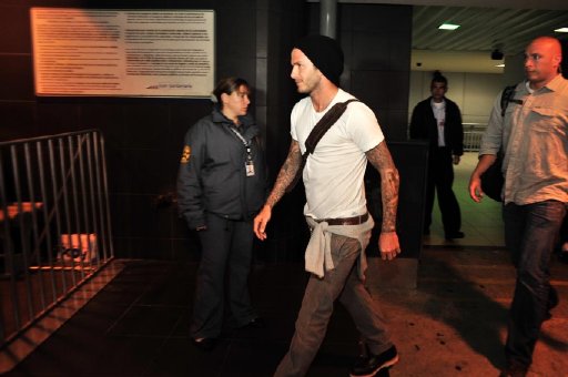 Galaxy y David Beckham ya est&#x00E1;n en el pa&#x00ED;s Anoche arribaron al aeropuerto Juan Santamar&#x00ED;a