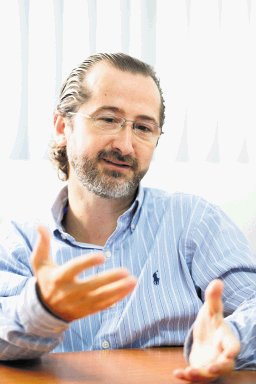 Juan Carlos Rojas: “Se esfuma la paciencia” El presidente de Saprissa no escondió su molestia por el mal momento de la “S”