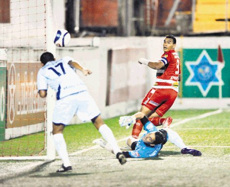  “Cazador” letal Cristian Lagos se lució con su gol de último minuto