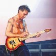 Eddie Van Halen dice que su padre provocó su alcoholismo. El roquero habló de su terrible adicción en una revista.