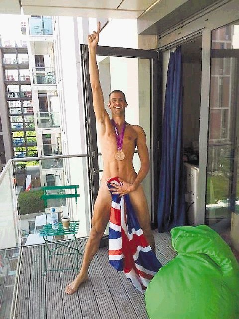  Desnudo olímpico. Lo único que tenía encima era la medalla.