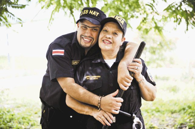 Rigoberto Alfaro. Rigoberto con su mamá Laura Córdoba. Marcela Bertozzi.