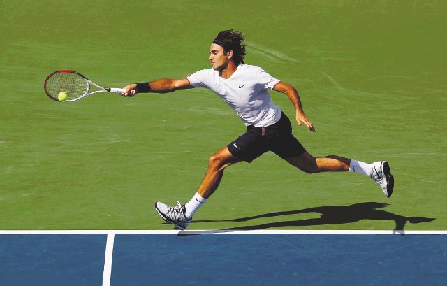  Federer ante Djokovic. Federer le ganó ayer a Wawrinka en un partido tranquilo para el número uno del mundo.AFP.
