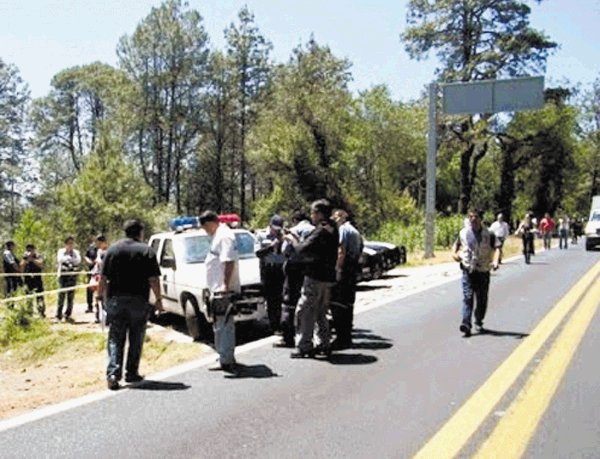 Hallan a cuatro mujeres baleadas. Los cuerpos de ellas, estaban a un lado de la vía. periodicocorreo.com.mx
