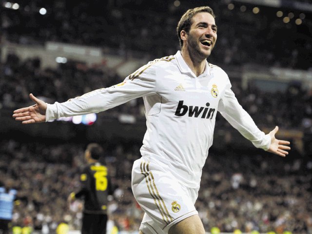 Gonzalo Higuaín, 25 años, delantero, Real Madrid