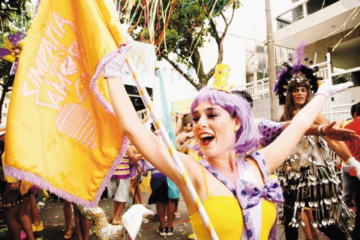  Comparsas desde ya toman calles de Brasil La fiesta más famosa del mundo será del 17 al 22 de febrero próximo