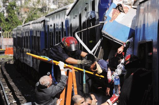  Mueren 49 y 600 heridos Tren sin frenos se estrella en Terminal de once en Argentina