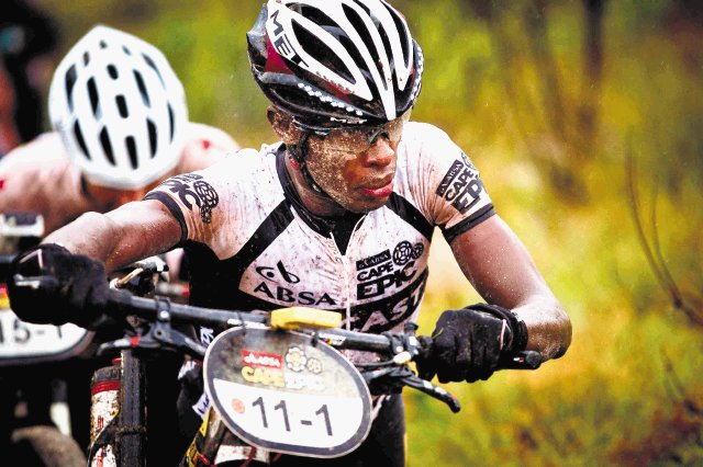  Ciclista escapó de genocidio. Adrien Niyonshuti quiere que se olviden de las masacres en su país, Ruanda.Archivo.