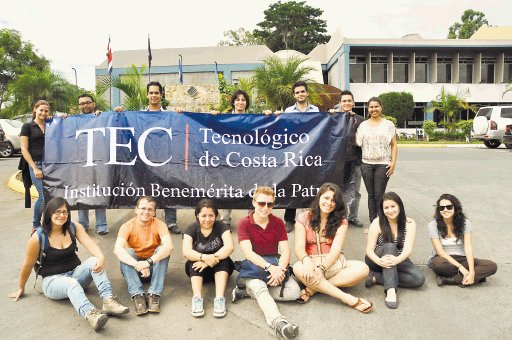  TEC garantía de calidad educativa. Estudiantes de esa institución celebraron el miércoles la ratificación del benemeritazgo en la sede del TEC, en Cartago. Cortesía TEC.