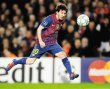  Messi: el mejor de la historia. Messi ya saltó a lo más alto de la historia del fútbol y lo hizo con sus nuevos tacos en color azul.AFP.