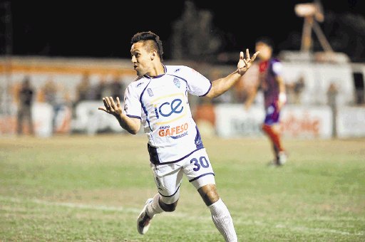  Pérez se acordó de ganar y ser puntero Camilo Aguirre se consolidó como goleador