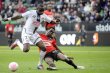  Toulouse se impuso. Toulouse anotó al filo del final del primer tiempo. En la imagen Moussa Sissoko (izquierda) disputa el balón con John Boye. AFP.