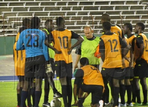 Técnico de Jamaica espera juego complicado. El equipo de Jamaica concentrado. José Pablo Alfaro, enviado.