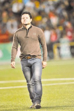 Jafet Soto: “Regalamos los goles” El estratega del Herediano duró más de una hora en el camerino después del partido y hubo discusiones