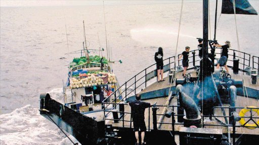  Barco Varadero I soportó embestidas en el mar Ataque de buque ecologista contra pequeña lancha puntarenense hace 10 años