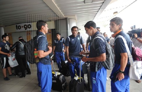 Selección de Guatemala ya está en el país. Llegaron esta mañana al aeropuerto Juan Santamaría. José Rivera.