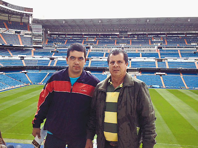 Rincón del fan. Carlos Campos y Rónald Vásquez en el Bernabeú.