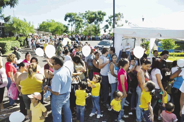  Miles degustaron huevos en Alajuela. Las filas para comer eran largas. Francisco Barrantes.