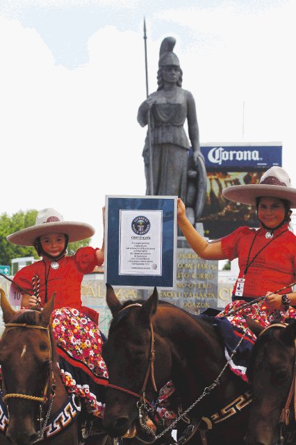 Mexicanas con su Guinness Record. Con nuevo Guinness World Record. AFP.