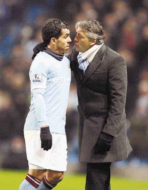 Otros tiempos: Mancini espera que “Carlitos” se quede.Foto: AP.