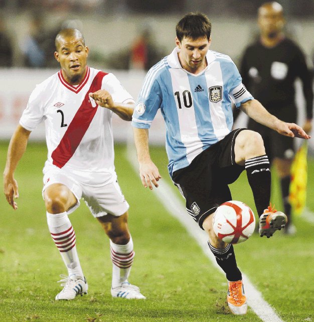 Sabella defensivo ante la “Canarinha”. Argentina se mide a Brasil sin estrellas, entre ellas Messi. AP.
