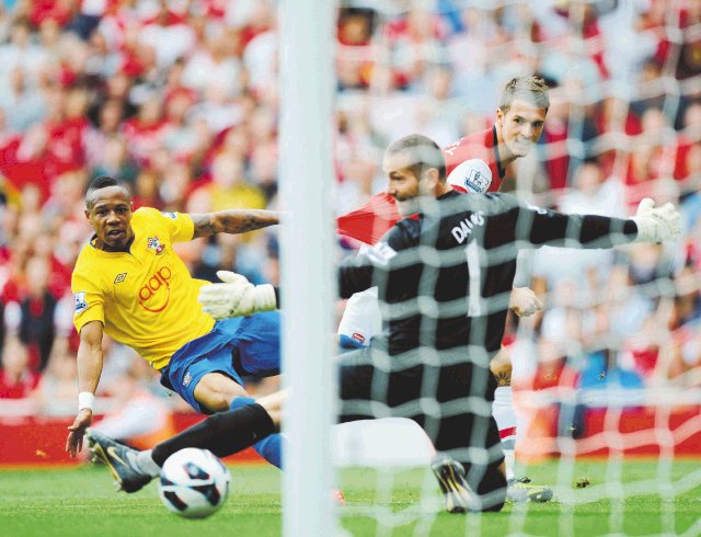 El despertar del Arsenal. En Arsenal ya ni se acuerdan de Robin Van Persie y con ataque renovado parecen levantar. Foto: AFP