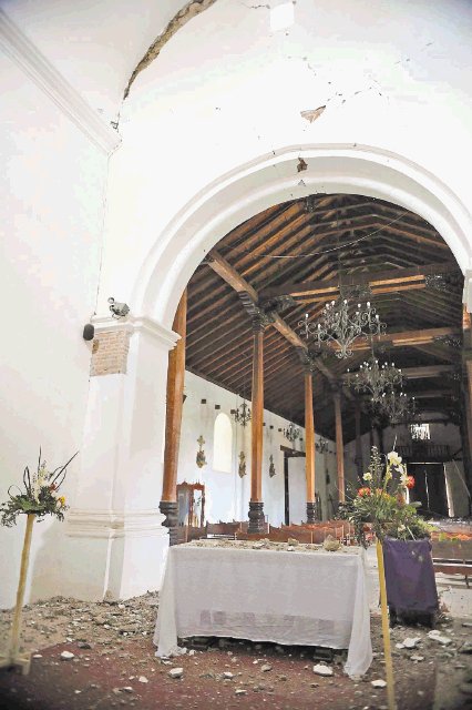 Sigue temblando en Guanacaste. La iglesia colonial sufrió severos daños el pasado 5 de setiembre.Eyleen Vargas.
