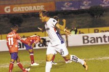  González ganó duelo de ticos Fútbol de Guatemala