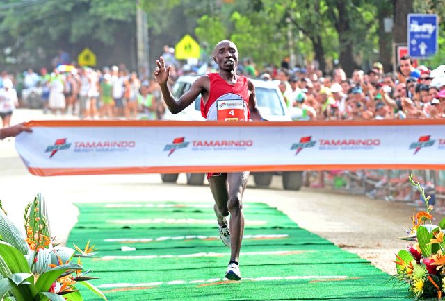 Seis extranjeros correrán en Maratón de Tamarindo. Paul Wachira es uno de los invitados que viene desde Kenia. Archivo.