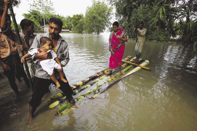  Inundaciones no cesan En varias zonas de la India