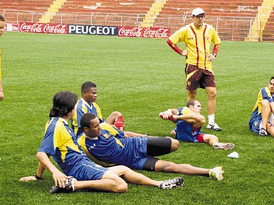 Los integrantes del Herediano entrenaron ayer en el Rosabal Cordero. Juan Diego Villarreal.