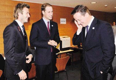    Beckham, el pr&#x00ED;ncipe Guillermo y el primer ministro David Cameron est&#x00E1;n Zurich, buscando que Inglaterra sea sede en el 2018.