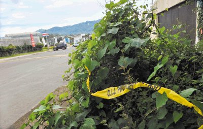 En el sitio del homicidio solo permanec&#x00ED;a ayer un pedazo de cinta que us&#x00F3; el OIJ para resguardar la escena. Herberth Arley.