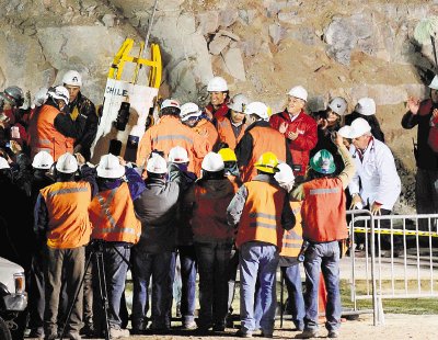 Los trabajadores sobrevivieron luego de 70 d&#x00ED;as. Archivo.