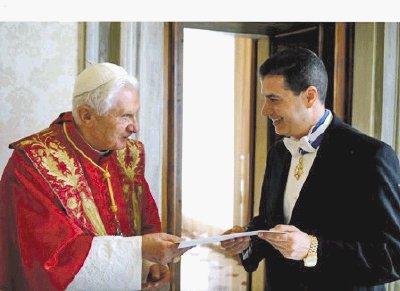 Fernando S&#x00E1;nchez present&#x00F3; sus credenciales a Benedicto XVI ayer por la ma&#x00F1;ana. Cortes&#x00ED;a Canciller&#x00ED;a de la Rep&#x00FA;blica.