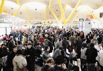 As&#x00ED; luc&#x00ED;a ayer la terminal T4 del aeropuerto de Barajas, en Madrid. AP