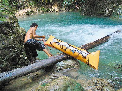 El rescate fue arduo y complicado por la zona. A. Quesada.