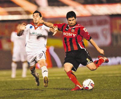 El volante de la Liga, Cristian Oviedo, sue&#x00F1;a con ser campe&#x00F3;n. Tiene cinco temporadas con Alajuelense. Archivo