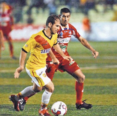 El volante Esteban Ram&#x00ED;rez acept&#x00F3; abiertamente su color de camiseta: &#x201C;yo soy herediano&#x201D;. Faltar&#x00ED;a m&#x00E1;s... Archivo