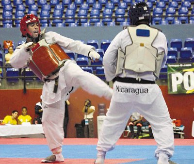 El taekwondista Kristopher Moitland, (izquierda) tiene su mira puesta en los Juegos Ol&#x00ED;mpicos de Londres 2012. Cortes&#x00ED;a