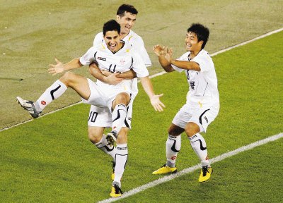 Los jugadores del Seongnam surcoreano festejaron en grande el pase a las semifinales. Aqu&#x00ED; tras el primer gol. Reuters